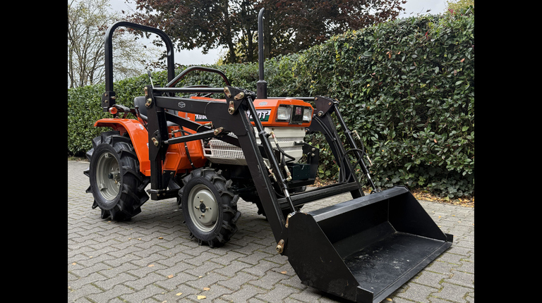 Kubota B1402DT mit Frontlader ab 125 € pro Monat.